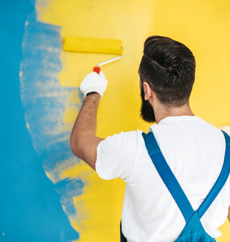 malowanie ściany na żółto